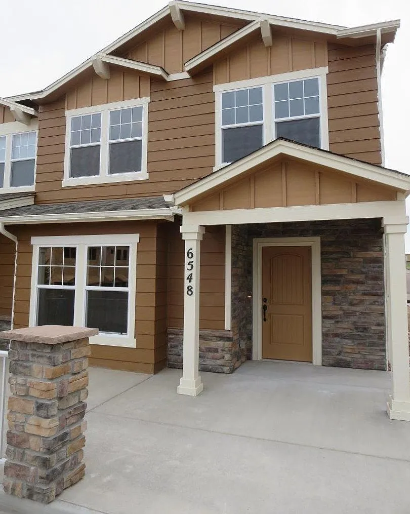 3 Bedroom 2.5 Bathroom Townhouse w/ AC — Photo 1