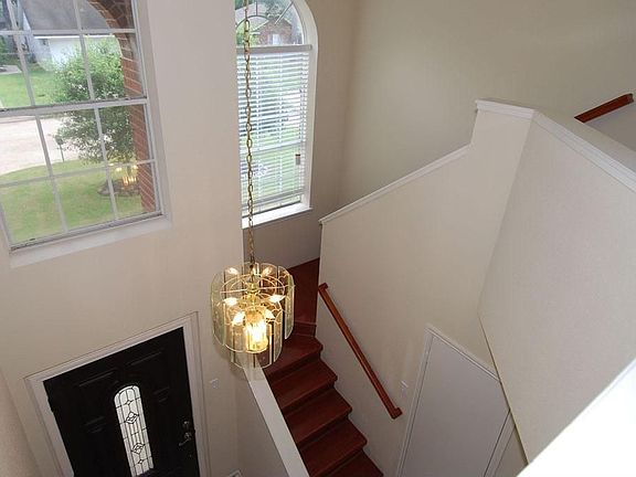 3rd image of 2615 Sherwood Hollow Ln