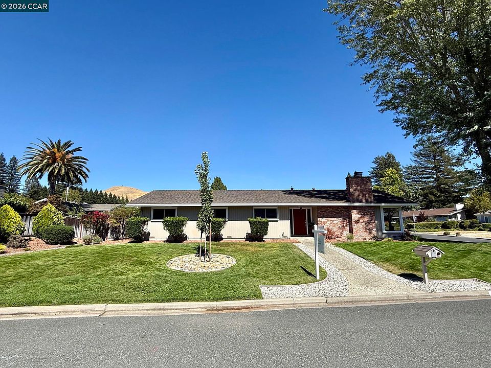 1st image of 423 Deerfield Dr