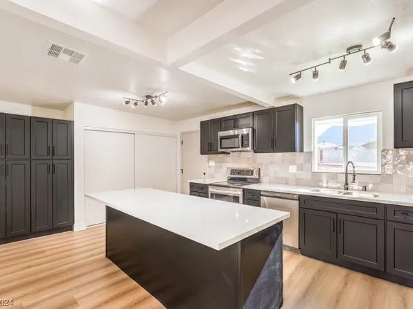 323 Tungsten St, Henderson, NV 89015