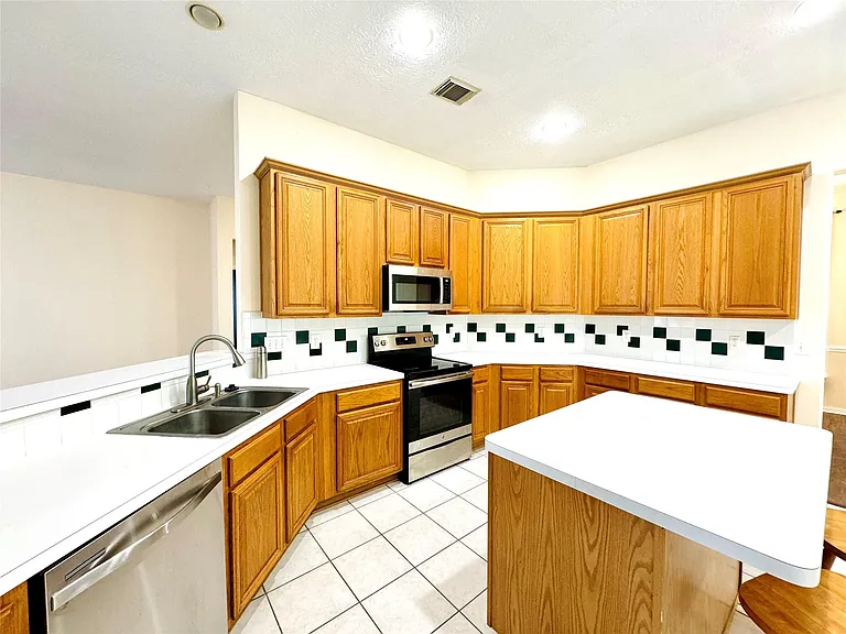 3611 Sheldon Dr — Photo 8