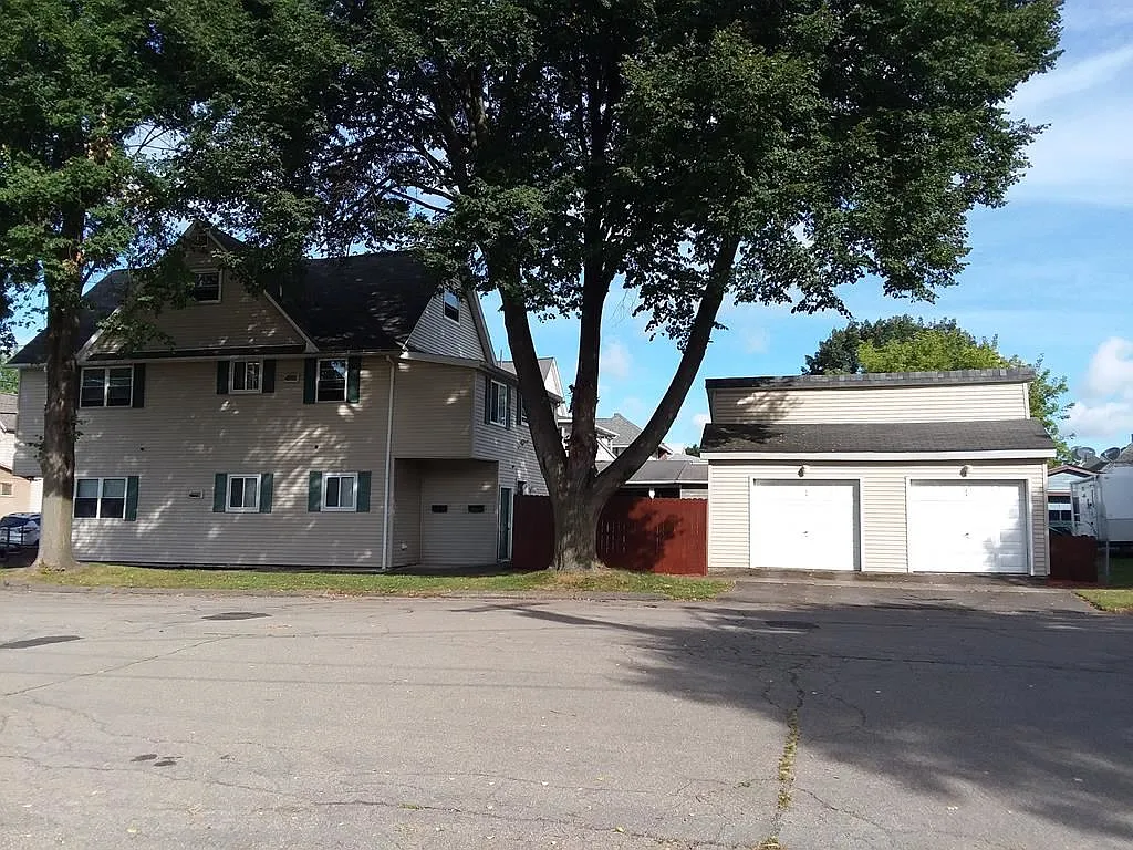 1000 N Main St photo 1