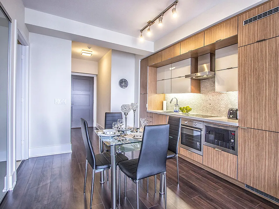 300 Front St W #1103