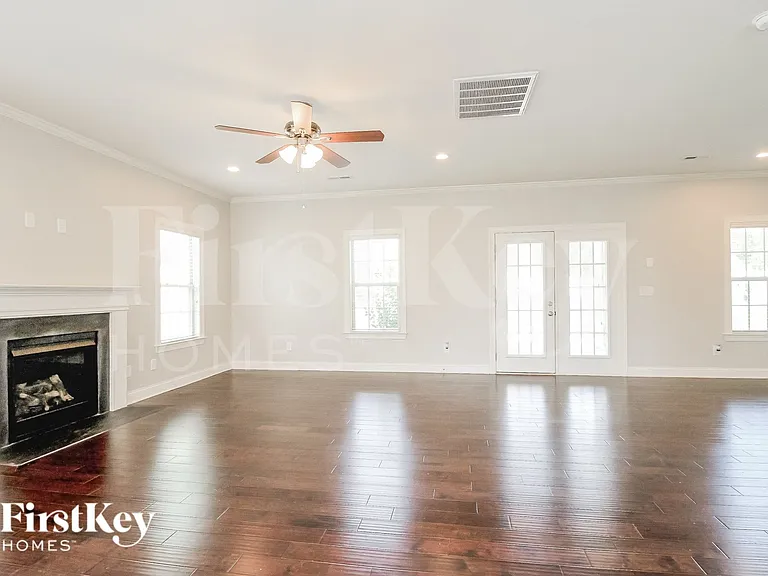 127 Phoenix Ct — Photo 4