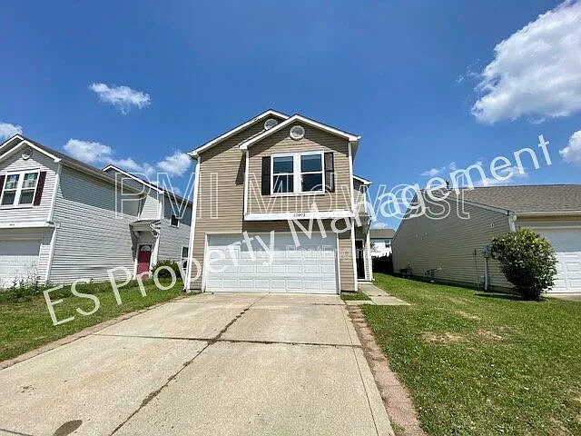10902 Glenayr Dr — Photo 2