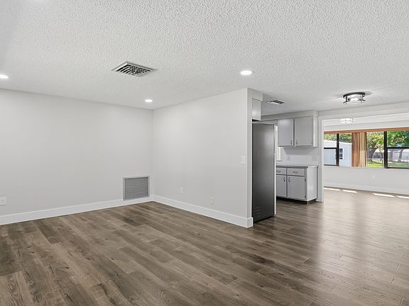4th image of 512 Monroe Ave