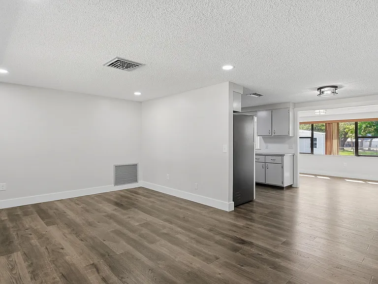 512 Monroe Ave — Photo 4