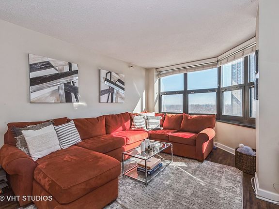3rd image of 3660 N Lake Shore Dr APT 803