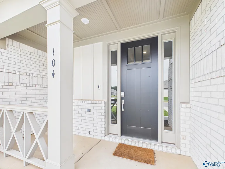 104 Clift Creek Dr — Photo 2