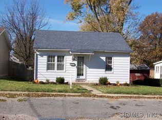 607 S Main St, Troy, IL 62294