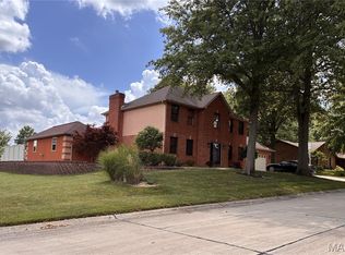 206 Winterberry Dr, Belleville, IL 62220