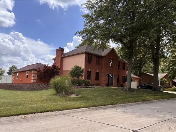 206 Winterberry Dr, Belleville, IL 62220