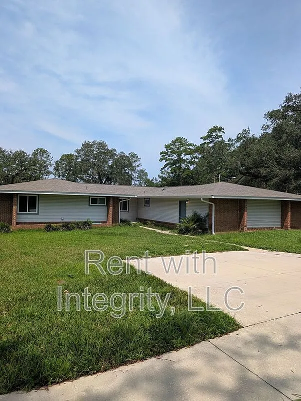 3 bed, 2.0 bath, 1300 sqft, $1,895 — Photo 3