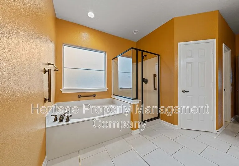 141 Springtree Blf — Photo 22