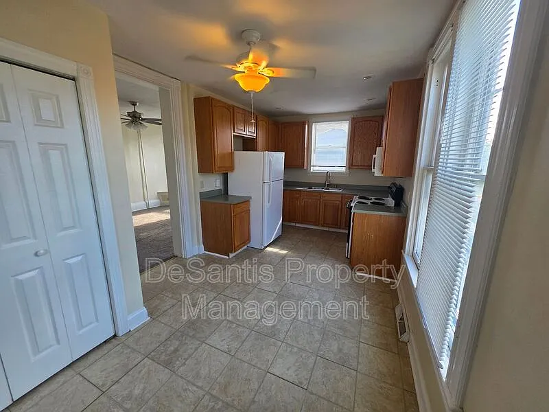 1 bed, 1.0 bath, 900 sqft, $795 — Photo 4