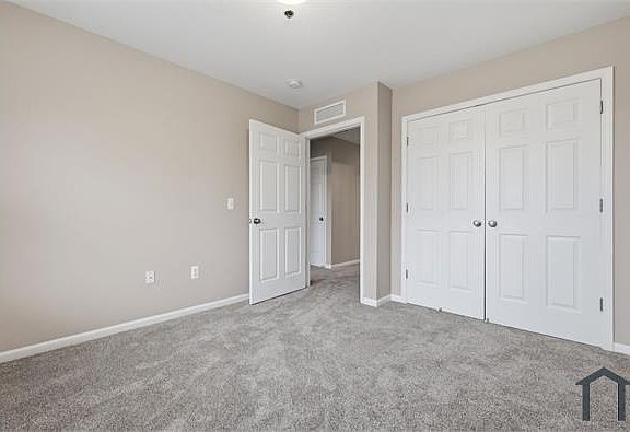 3rd image of 811 Oakman Blvd