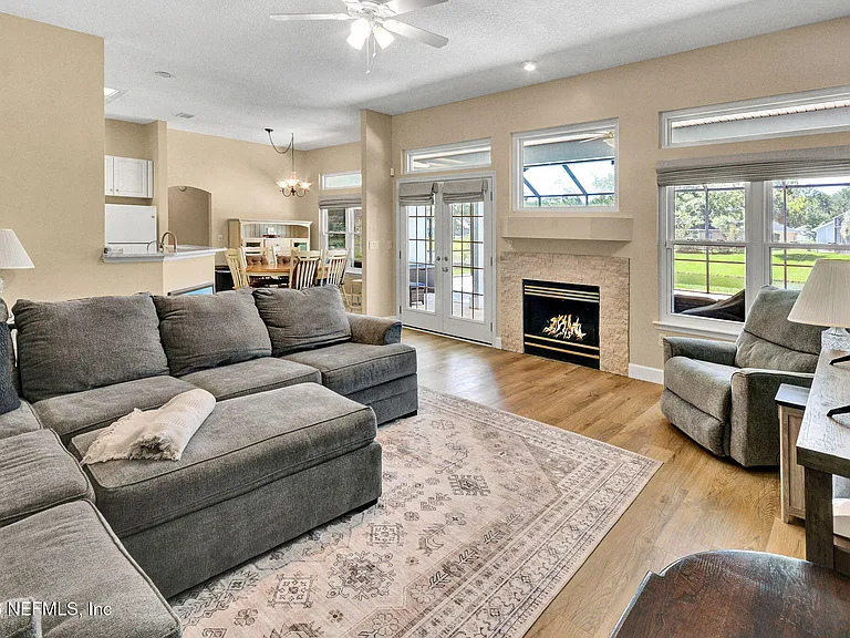 952 Blackberry Ln — Photo 15