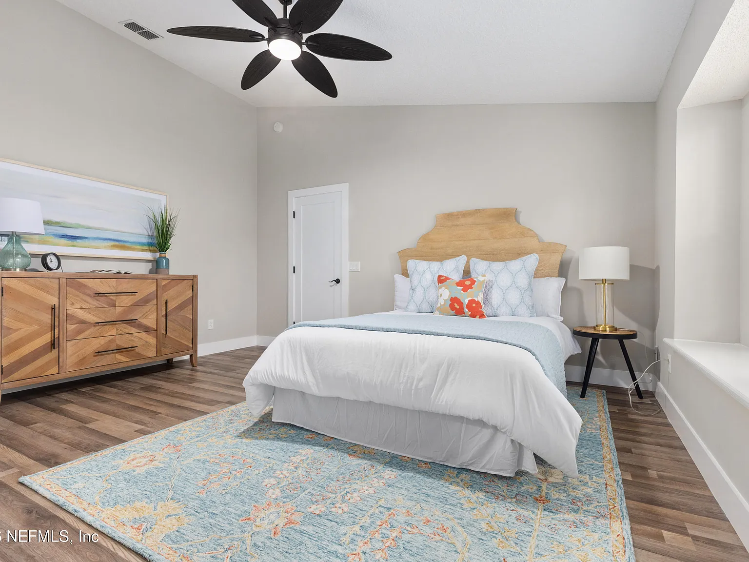 3 bed, 2.0 bath, 1436 sqft, $3,200 — Photo 4