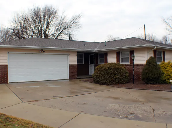 703 Lynnwood Ct, Olney, IL 62450