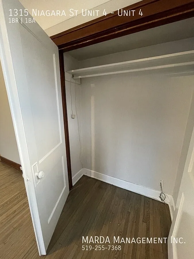 Charming 1 Bed/1 Bath Unit In Walkerville + Hydro — Photo 4