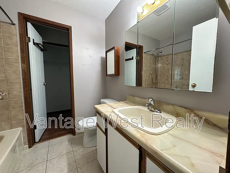723A Stockwell Ave — Photo 11