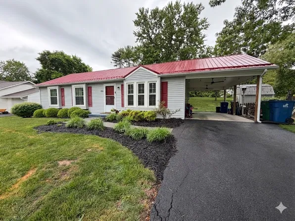 800 Elizabeth Dr, Blacksburg, VA 24060