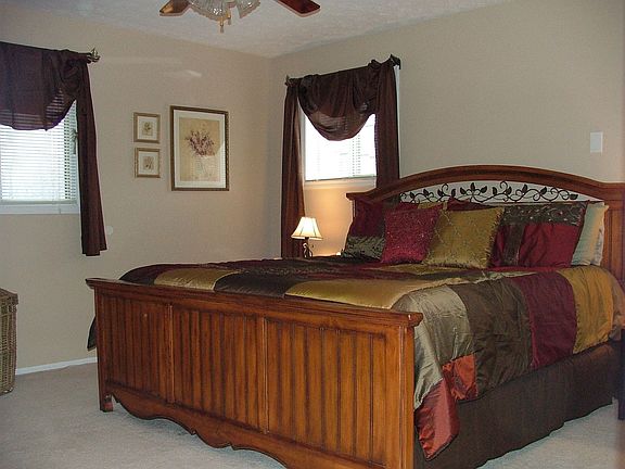 5th image of 391 Woodlake Dr