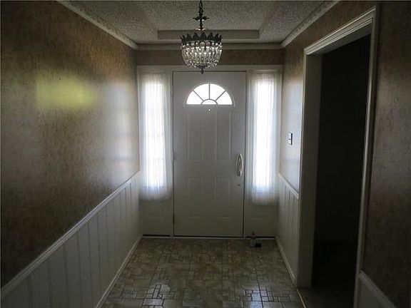 2nd image of 207 Charles St