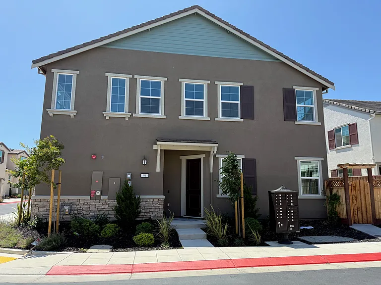 96 E Frost Dr — Photo 1