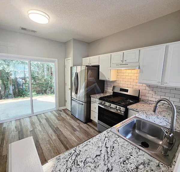 1691 Woodsford Rd NW — Photo 9