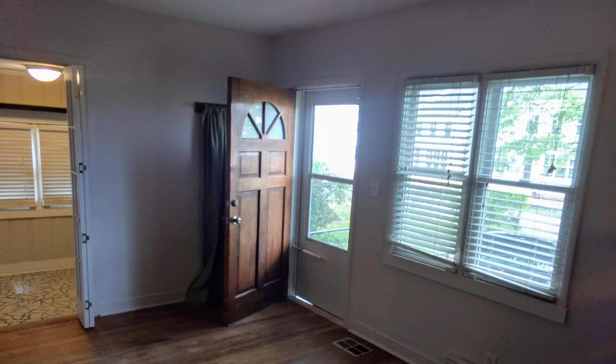 Front door, all windows have blinds and screens. - 1173 Avondale Ave SE