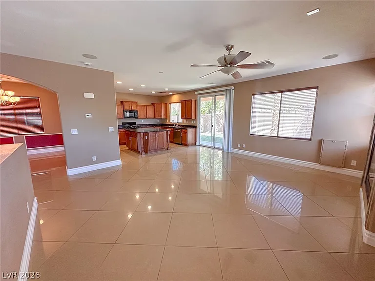 142 Castle Course Ave — Photo 2