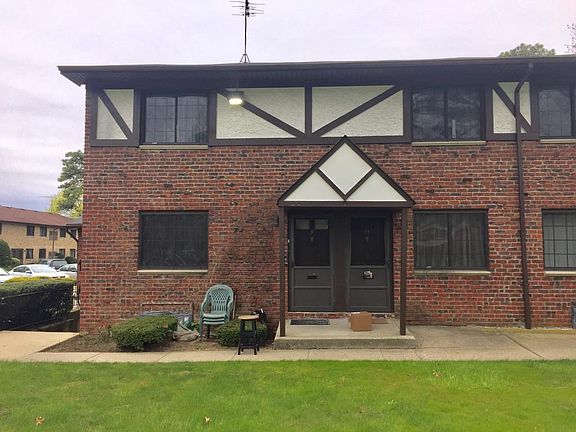 3rd image of 9 Newbrook Ln
