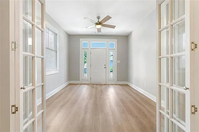 3 bed, 1.0 bath, 858 sqft, $1,725 — Photo 2