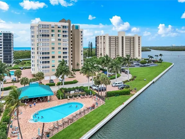 21 Bluebill AVE #B905, NAPLES, FL 34108