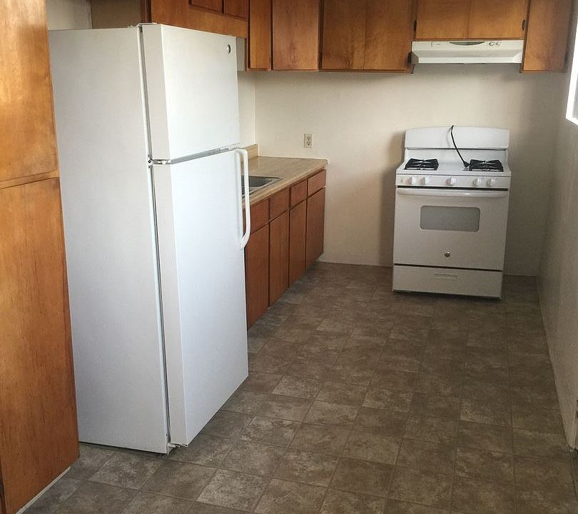 2nd image of 533 Millar Ave