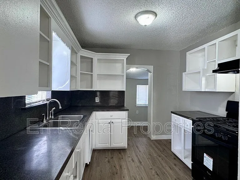 716 W Broadus Ave — Photo 4