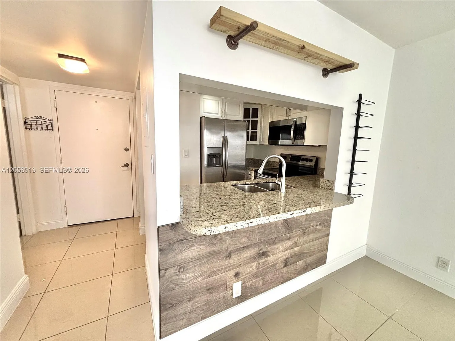 Bayswater Court Condo — Photo 2