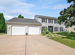 540 W Briar Ln, Green Bay, WI 54301
