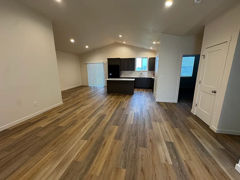 519 S Dorsing St — Photo 2