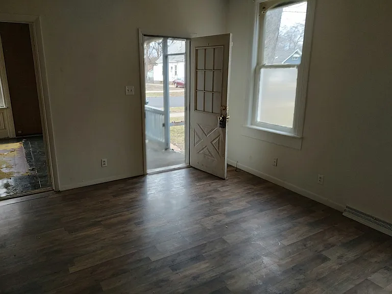 1618 W Kettelle St — Photo 7