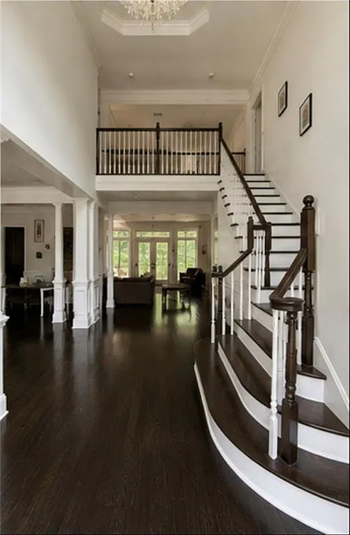 6 bed, 5.5 bath, 6031 sqft, $9,500 — Photo 2