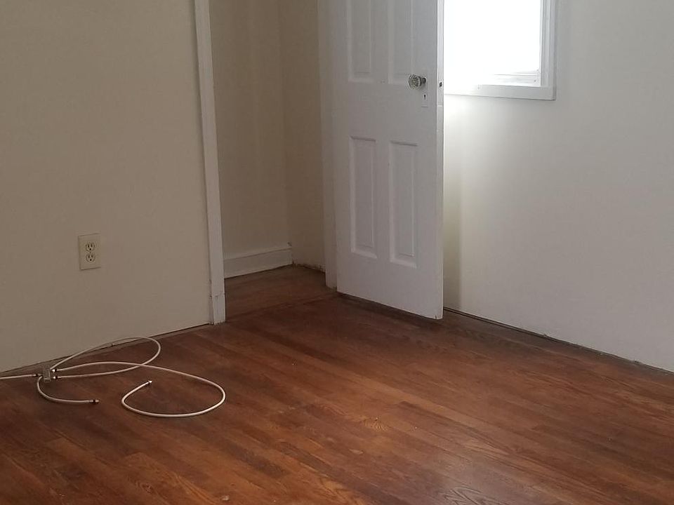 2nd image of 146 N High St