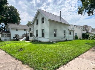 424 W 9th St, Cedar Falls, IA 50613