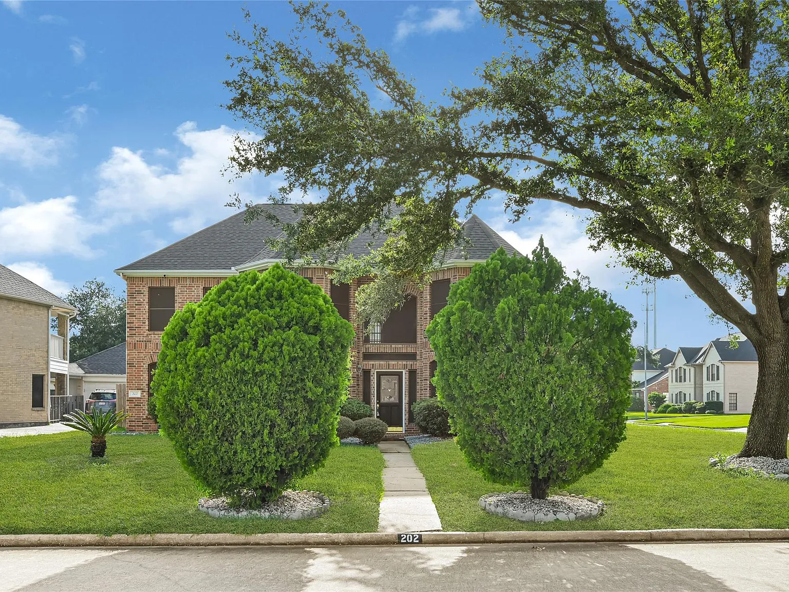 5 bed, 3.5 bath, 3103 sqft, $3,100 — Photo 2