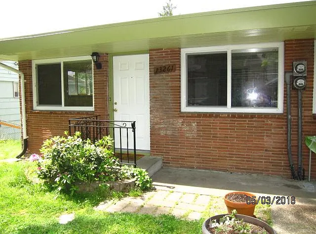 Front door / Front yard