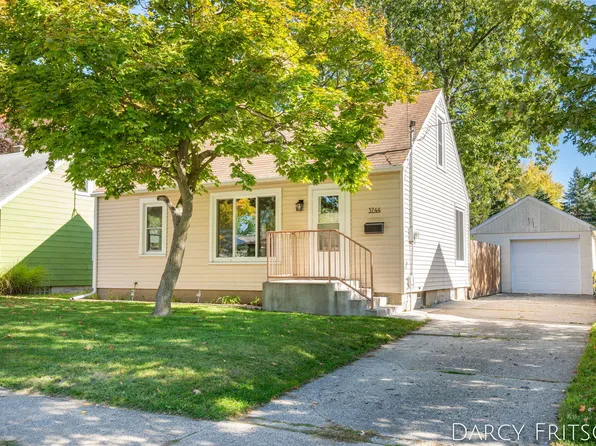 3744 Colby Ave SW, Wyoming, MI 49509