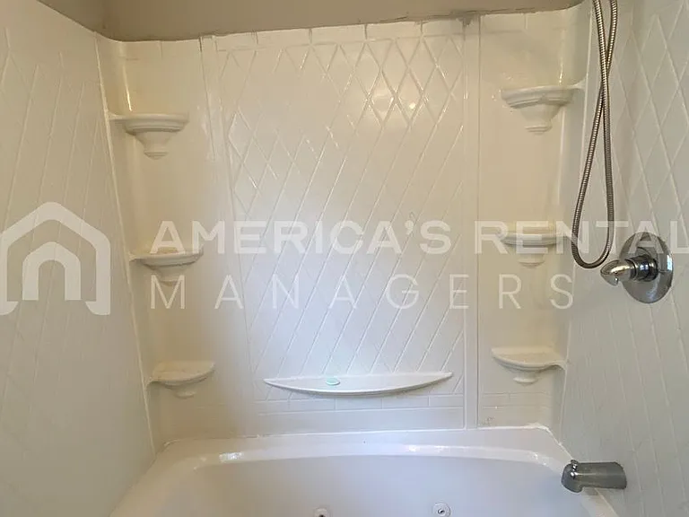 828 Vanderbilt St — Photo 13