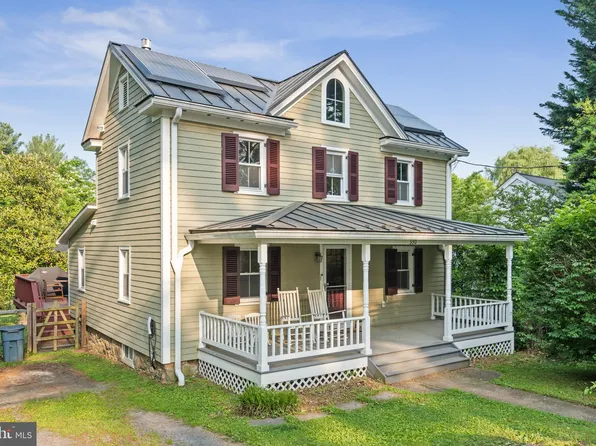 330 S 20th St, Purcellville, VA 20132