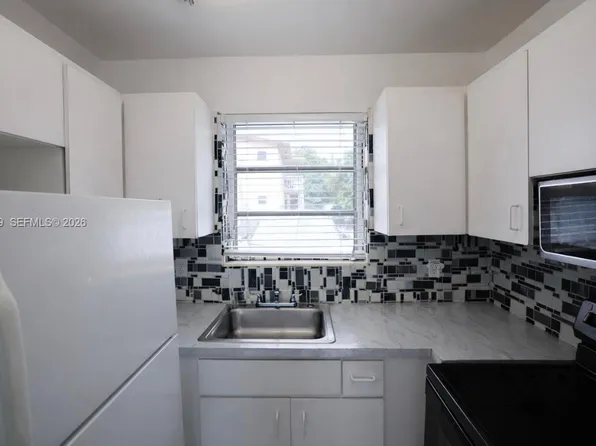 4381 W Flagler St #3, Miami, FL 33134